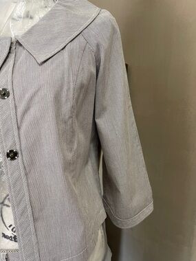 Structured Stripe Button-Front Shirt Jacket in Light Gray